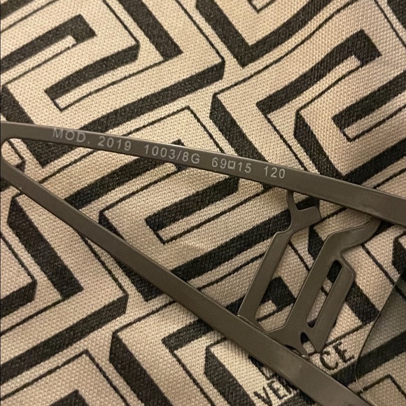 Versace wrap around sunglasses - Picture 5 of 7